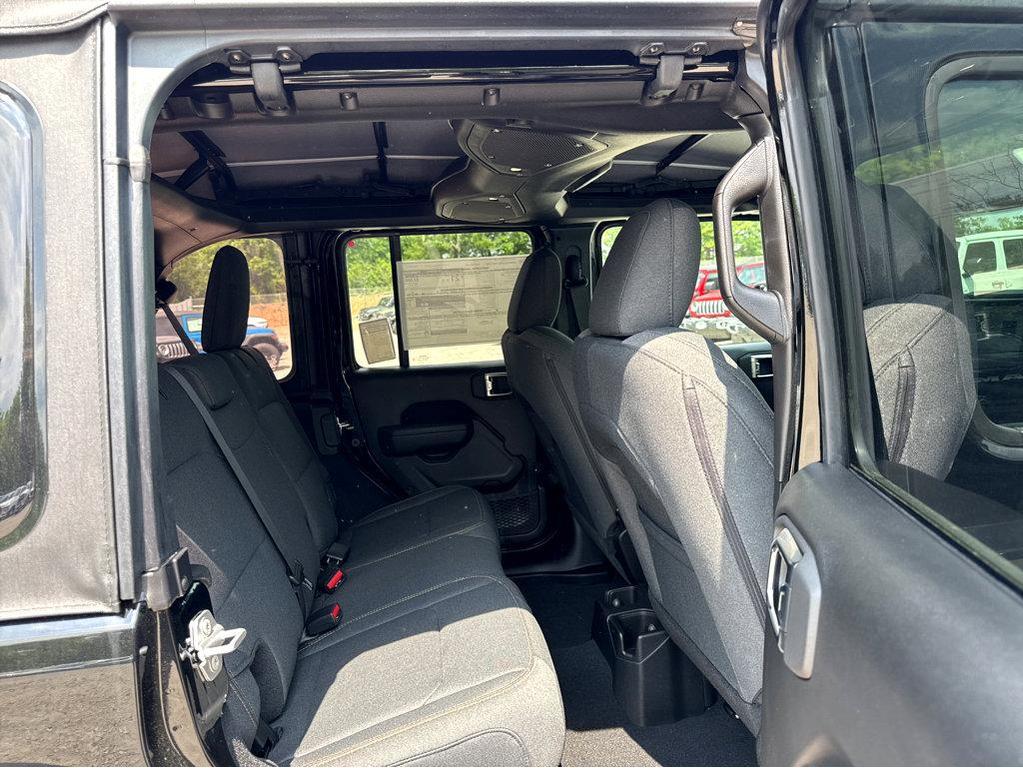 new 2025 Jeep Wrangler car, priced at $45,385