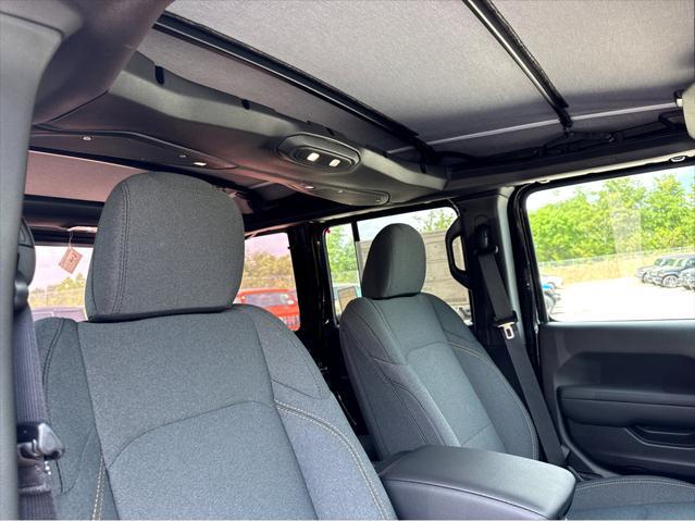 new 2025 Jeep Wrangler car, priced at $45,385
