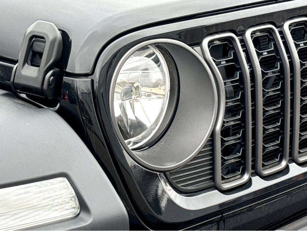 new 2025 Jeep Wrangler car, priced at $39,285