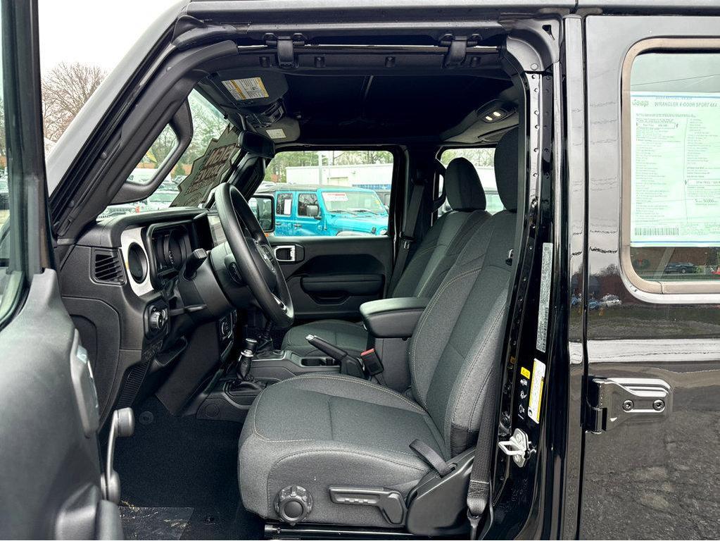 new 2025 Jeep Wrangler car, priced at $39,285