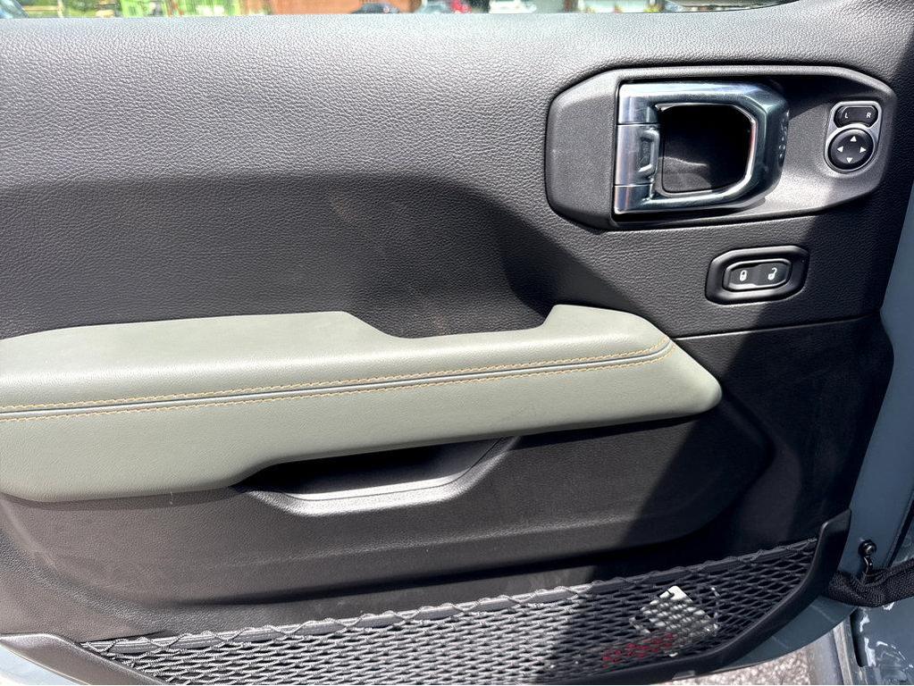 new 2025 Jeep Gladiator car, priced at $63,690