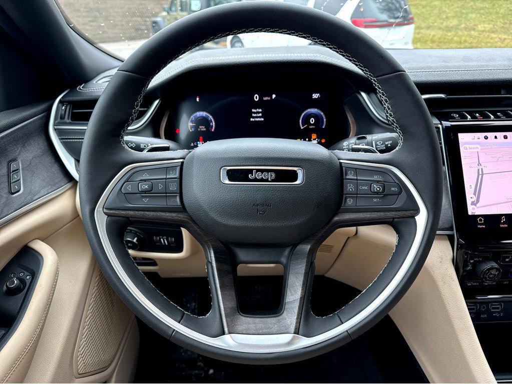new 2025 Jeep Grand Cherokee car, priced at $46,900