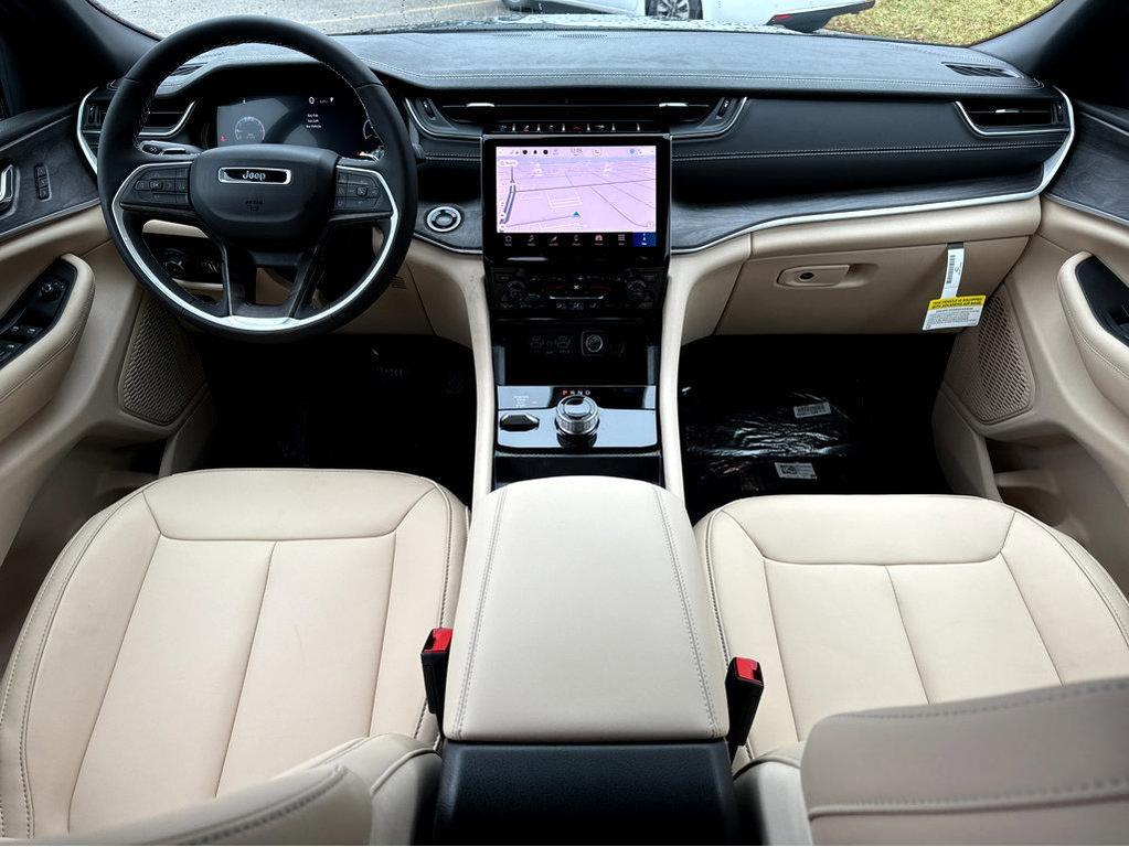 new 2025 Jeep Grand Cherokee car, priced at $46,900