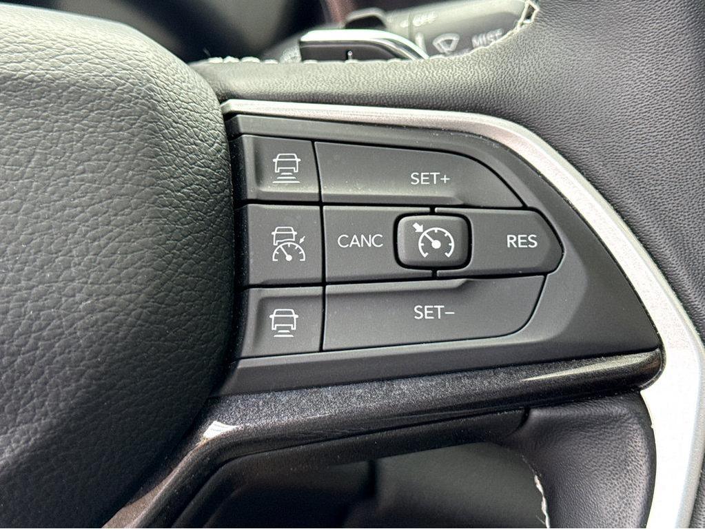 used 2022 Jeep Grand Cherokee car, priced at $34,300