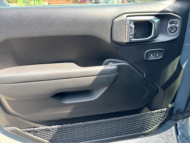 new 2025 Jeep Wrangler car, priced at $53,375