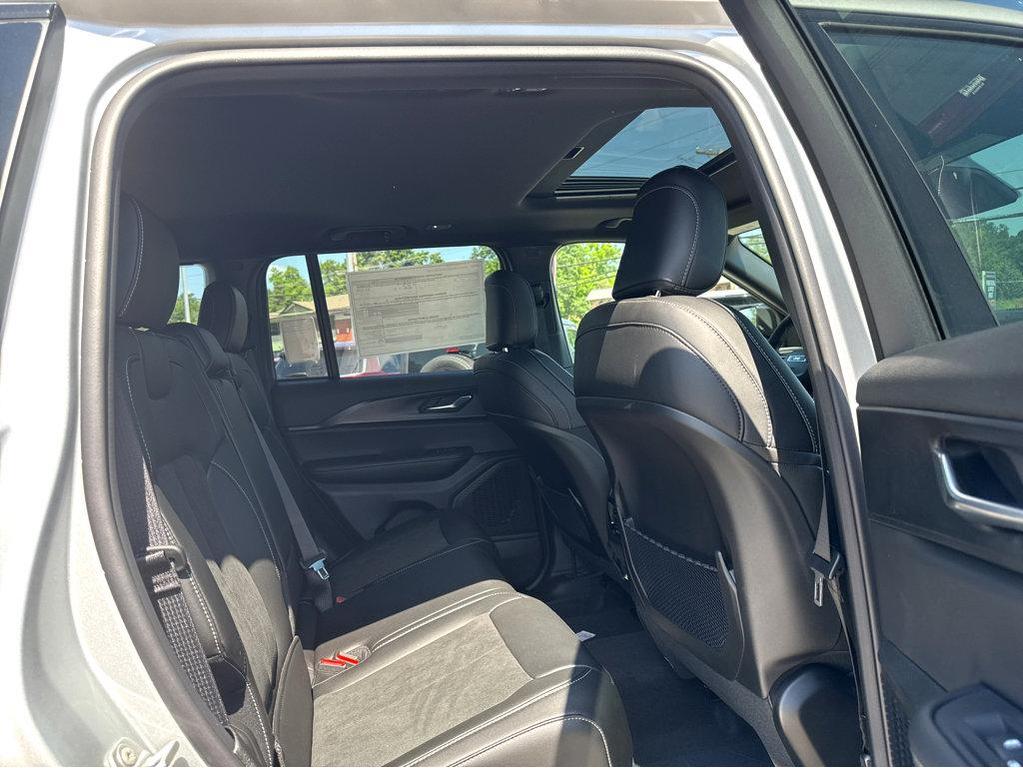 new 2025 Jeep Grand Cherokee car, priced at $49,370