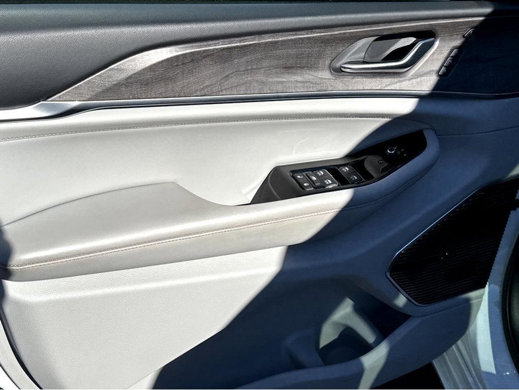 used 2022 Jeep Grand Cherokee 4xe car, priced at $32,290