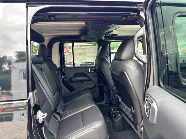 new 2025 Jeep Gladiator car, priced at $48,685
