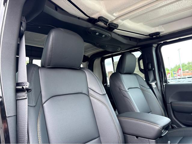 new 2025 Jeep Gladiator car, priced at $48,685