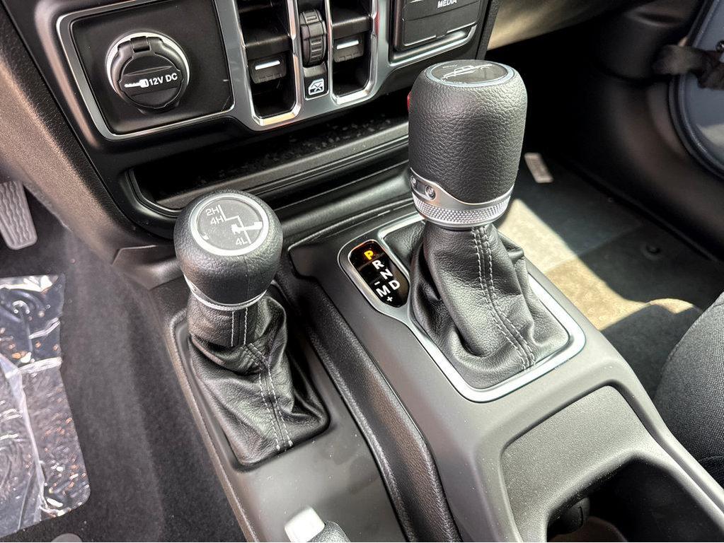 new 2025 Jeep Gladiator car, priced at $49,975
