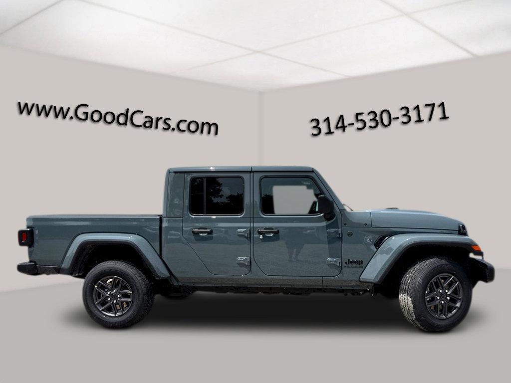 new 2025 Jeep Gladiator car, priced at $49,975