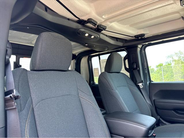 new 2025 Jeep Gladiator car, priced at $49,975