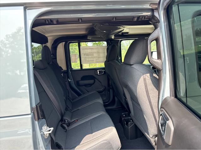 new 2025 Jeep Gladiator car, priced at $49,975