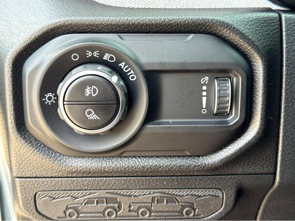 new 2025 Jeep Gladiator car, priced at $49,975