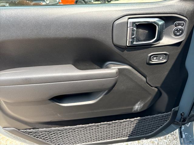 new 2025 Jeep Gladiator car, priced at $49,975