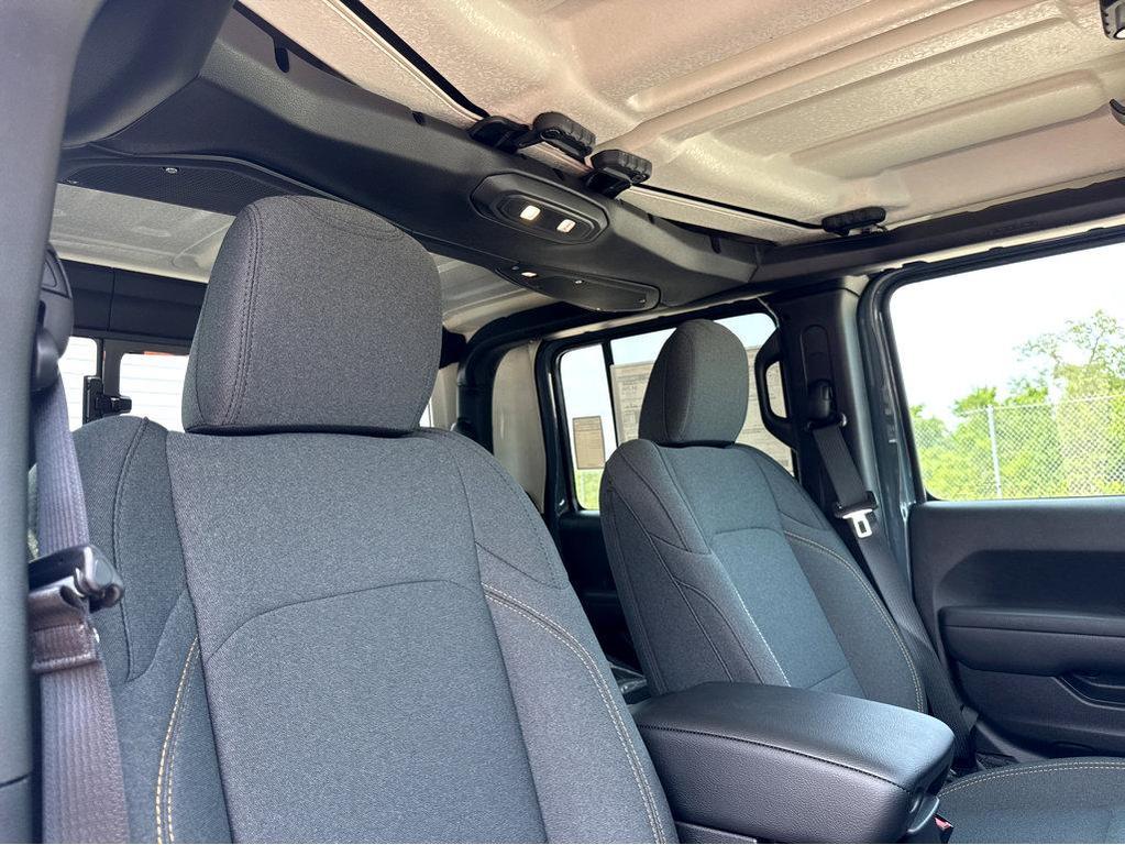 new 2025 Jeep Gladiator car, priced at $49,975