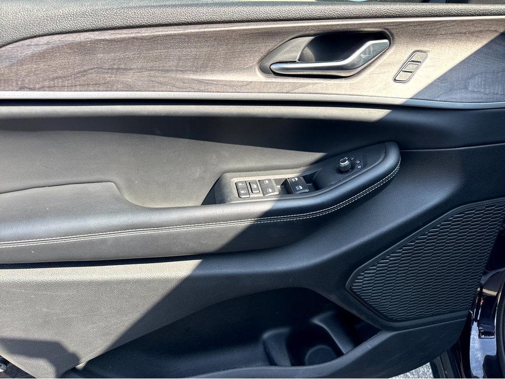 used 2023 Jeep Grand Cherokee car, priced at $33,994