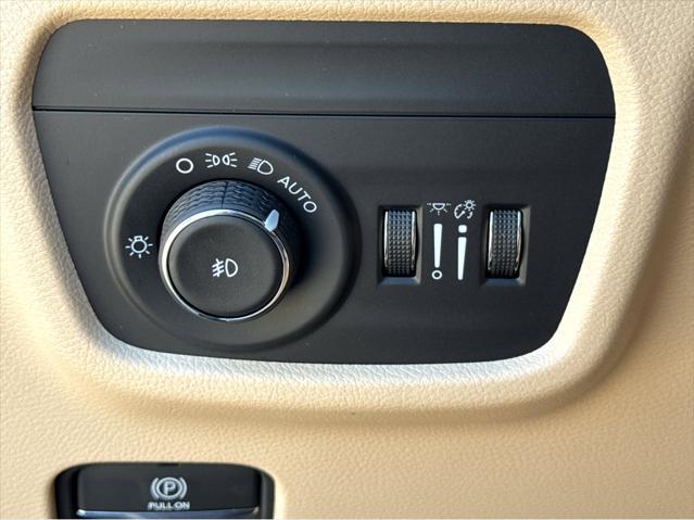 new 2025 Jeep Grand Cherokee car, priced at $56,555