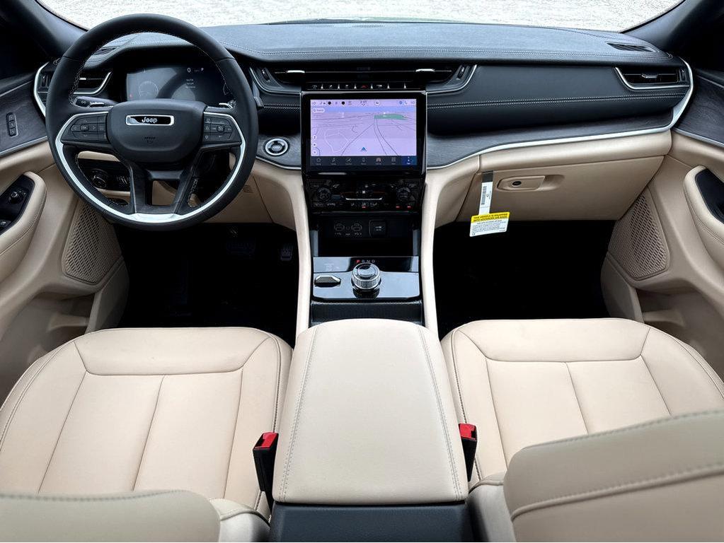 new 2025 Jeep Grand Cherokee car, priced at $52,140