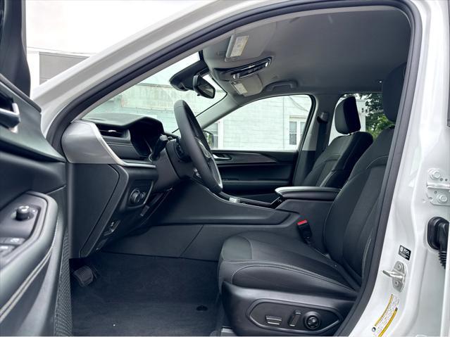 used 2023 Jeep Grand Cherokee car, priced at $30,833