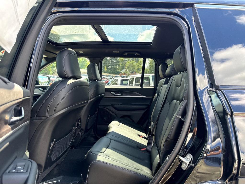new 2025 Jeep Grand Cherokee car, priced at $52,935