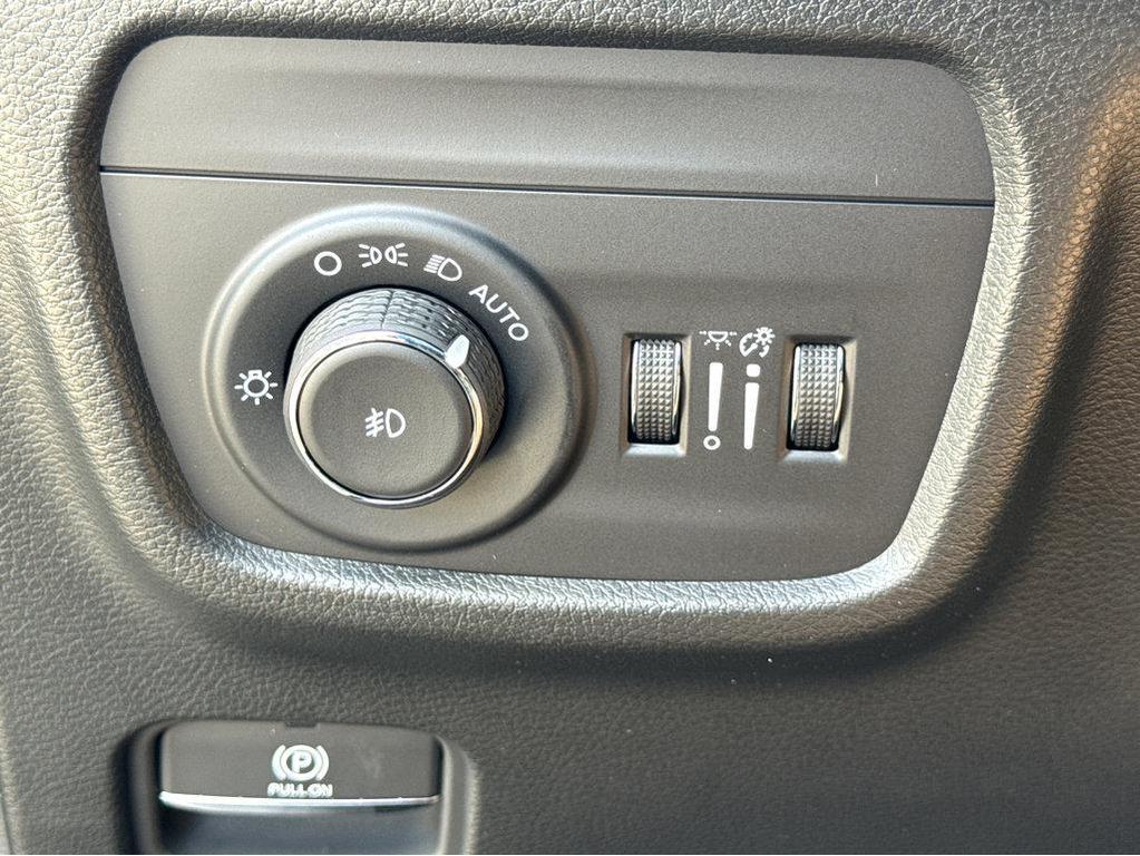 new 2025 Jeep Grand Cherokee car, priced at $52,935