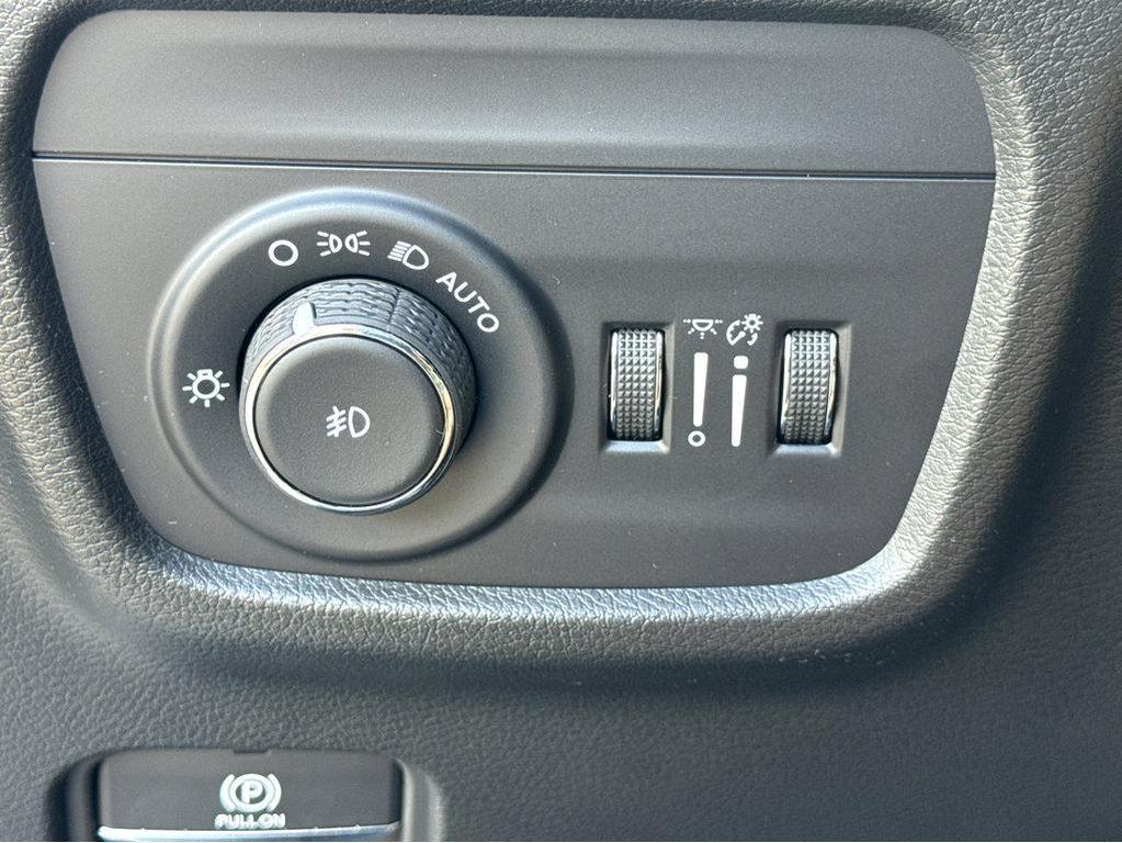new 2025 Jeep Grand Cherokee car, priced at $52,340
