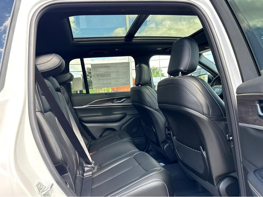 new 2025 Jeep Grand Cherokee car, priced at $52,340