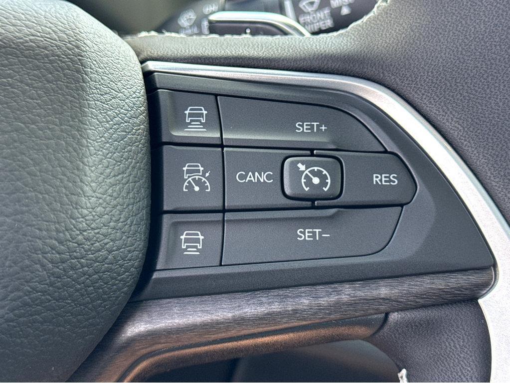new 2025 Jeep Grand Cherokee car, priced at $52,340
