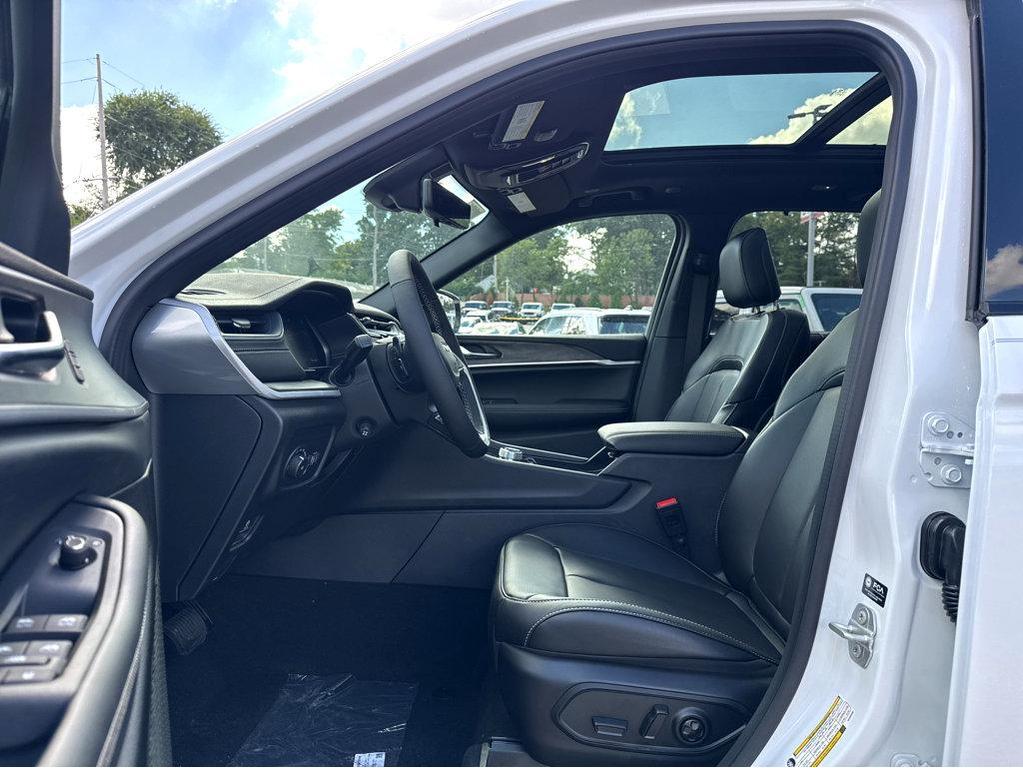 new 2025 Jeep Grand Cherokee car, priced at $52,340