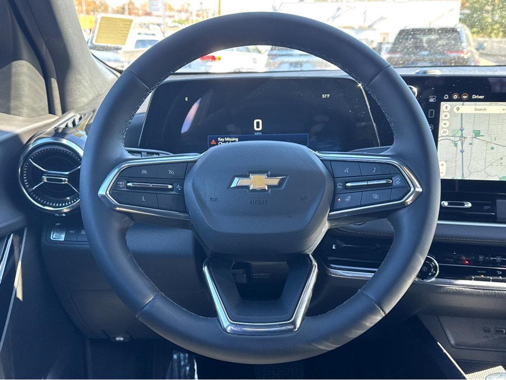 used 2025 Chevrolet Equinox car, priced at $29,293