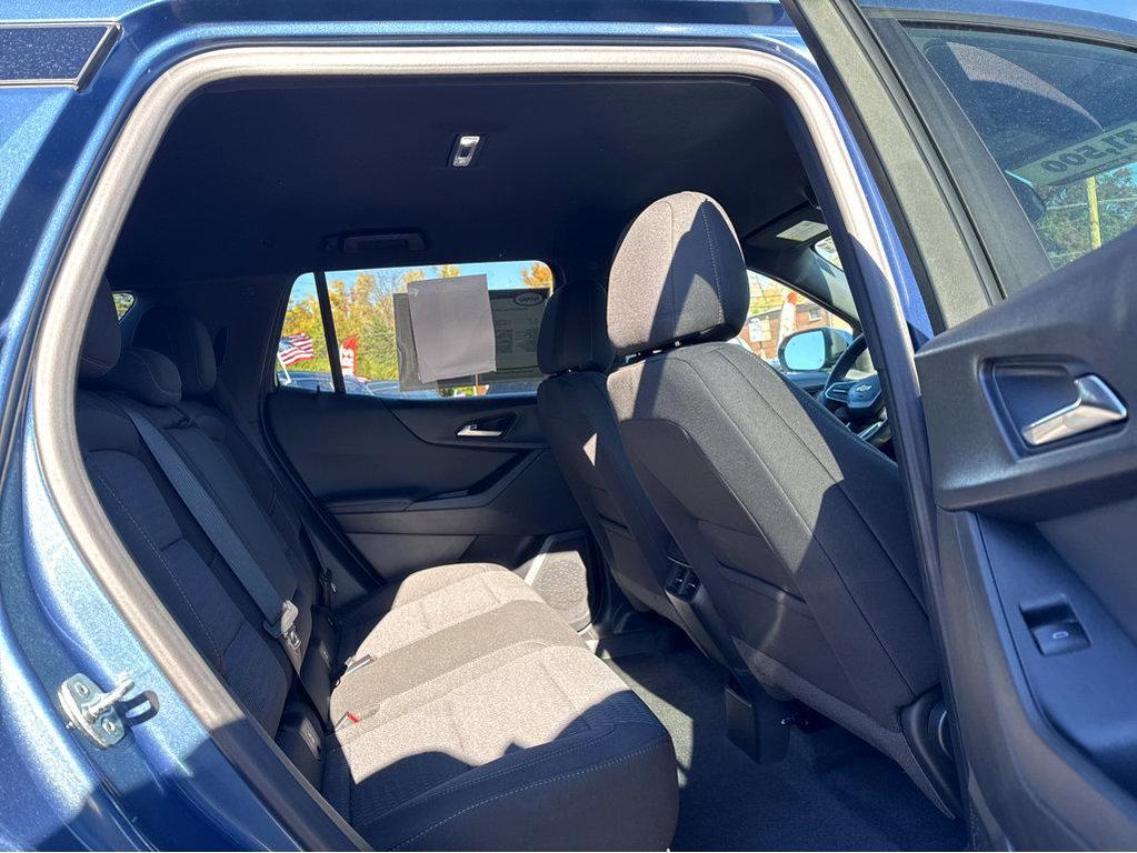 used 2025 Chevrolet Equinox car, priced at $29,293