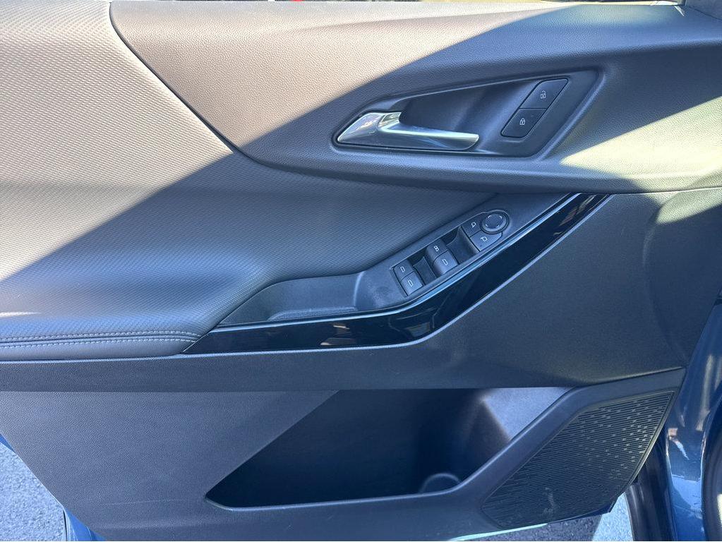 used 2025 Chevrolet Equinox car, priced at $29,293