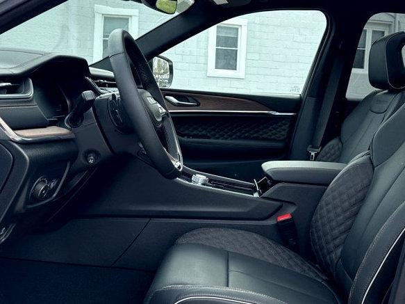 new 2025 Jeep Grand Cherokee L car, priced at $62,555