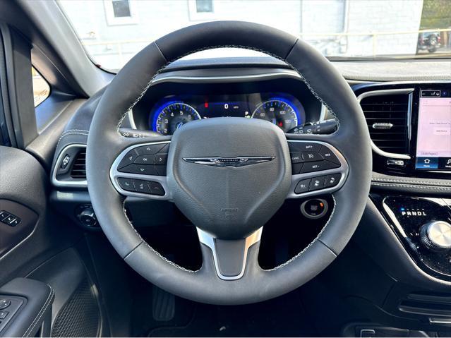 new 2025 Chrysler Pacifica car, priced at $44,640