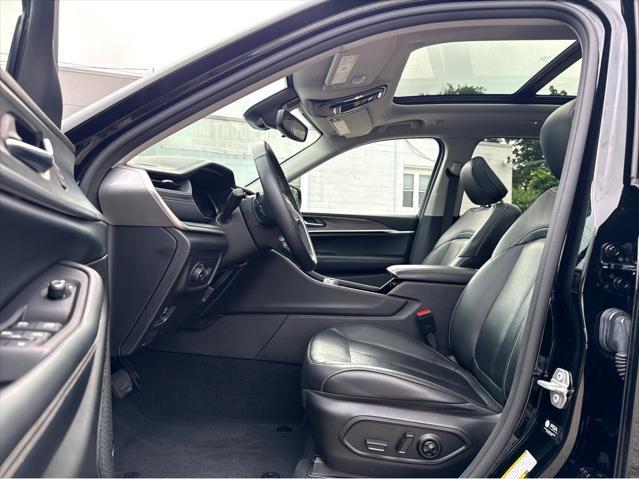used 2022 Jeep Grand Cherokee car, priced at $32,995