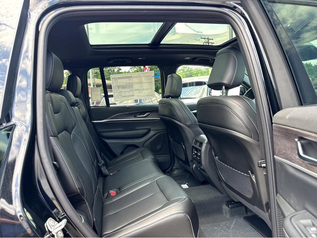 new 2025 Jeep Grand Cherokee car, priced at $55,660