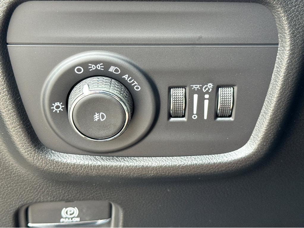new 2025 Jeep Grand Cherokee car, priced at $55,660