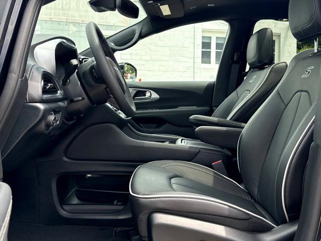 new 2025 Chrysler Pacifica car, priced at $52,845