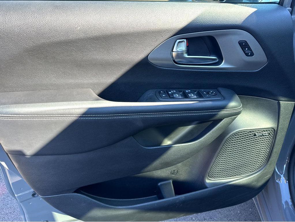 used 2021 Chrysler Pacifica car, priced at $33,600