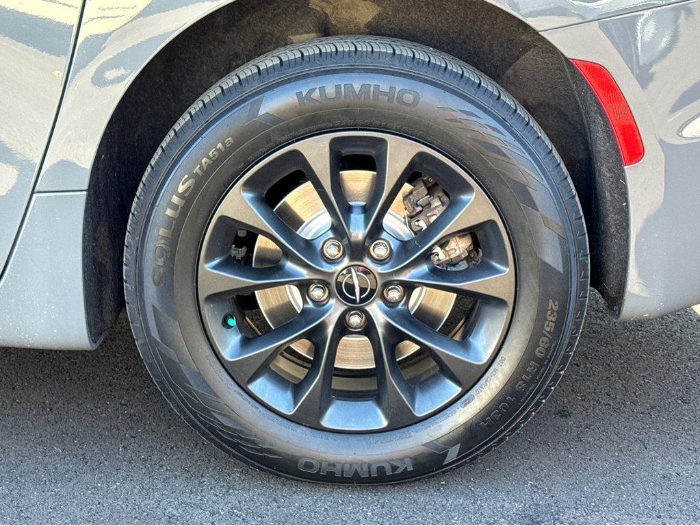 used 2021 Chrysler Pacifica car, priced at $33,600