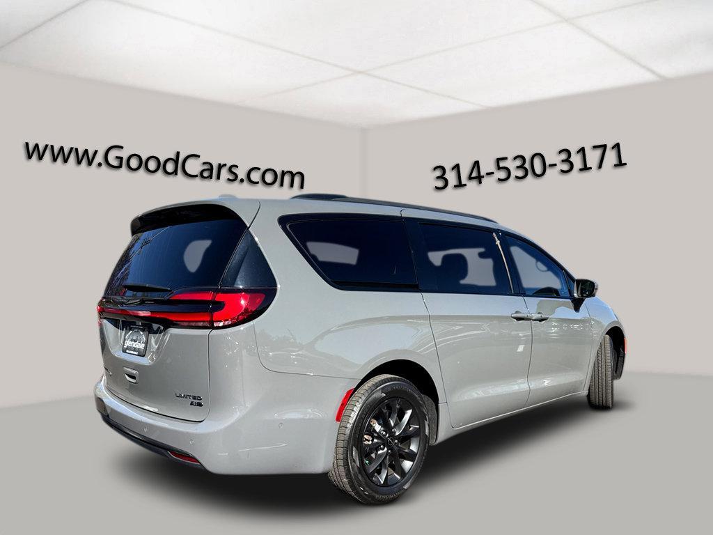 used 2021 Chrysler Pacifica car, priced at $33,600