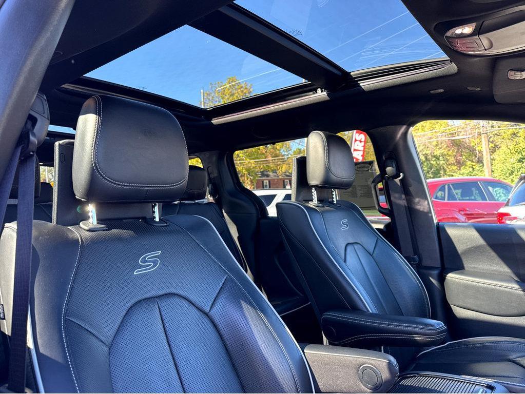 used 2021 Chrysler Pacifica car, priced at $33,600