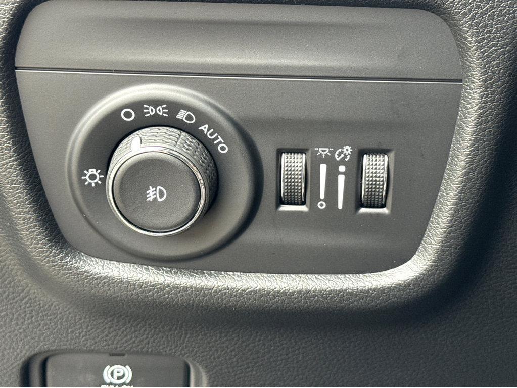 new 2025 Jeep Grand Cherokee car, priced at $53,730