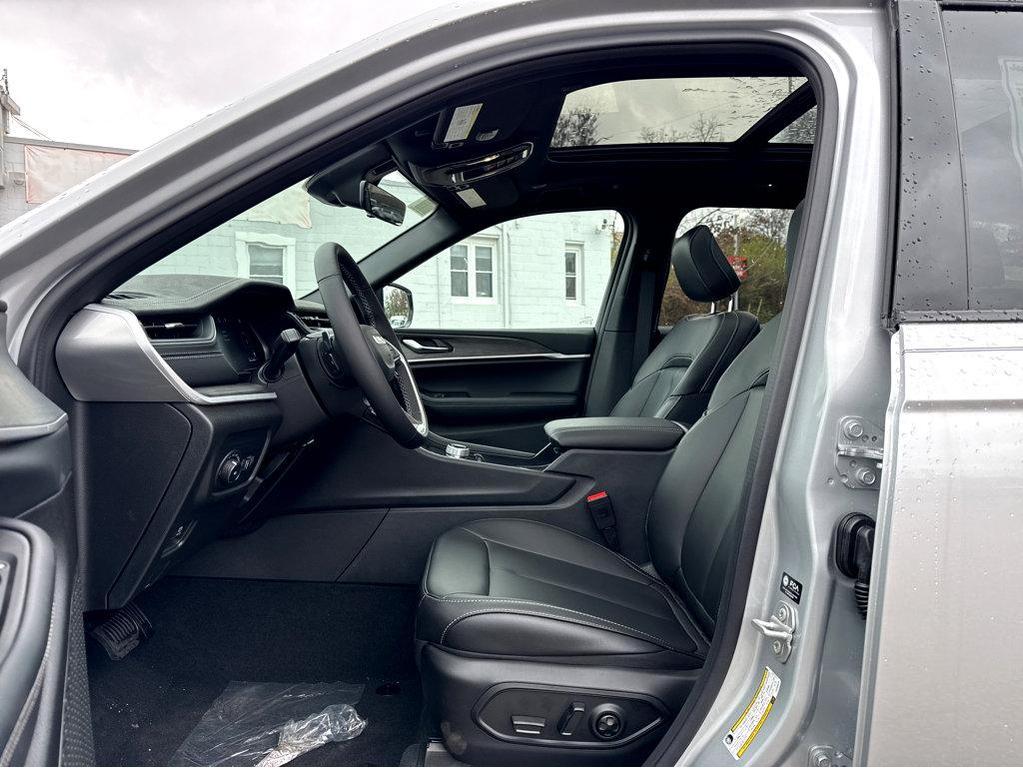 new 2025 Jeep Grand Cherokee car, priced at $53,730
