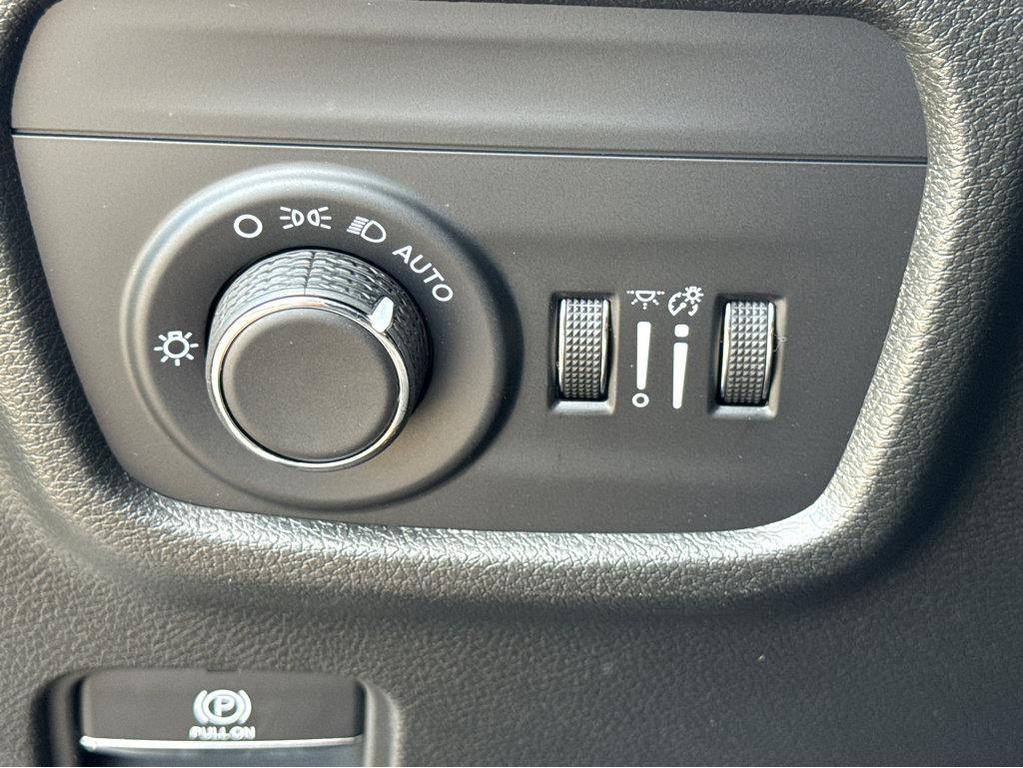 new 2025 Jeep Grand Cherokee car, priced at $43,800