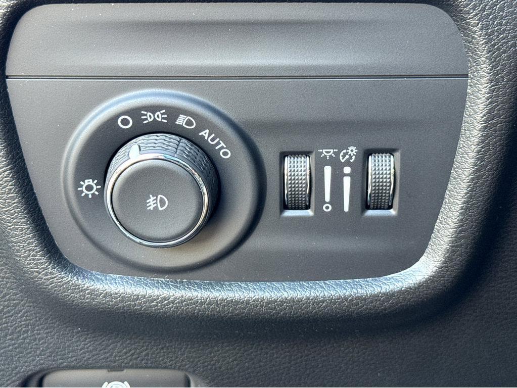 used 2025 Jeep Grand Cherokee L car, priced at $43,994