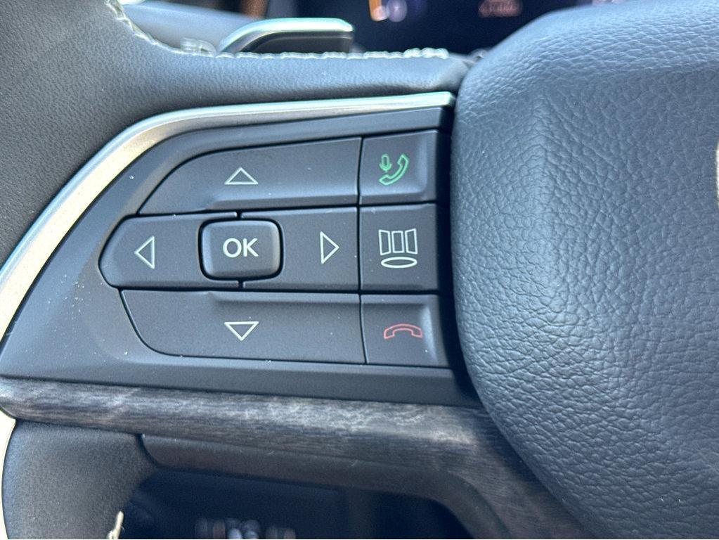 used 2025 Jeep Grand Cherokee L car, priced at $43,994