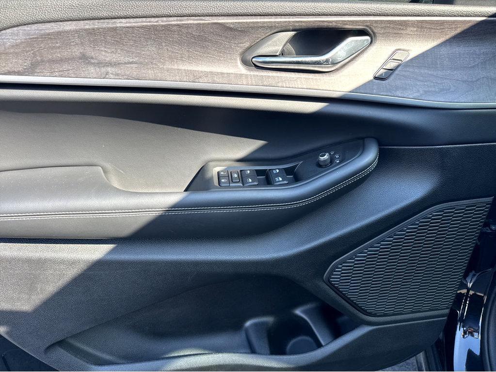 used 2025 Jeep Grand Cherokee L car, priced at $43,994