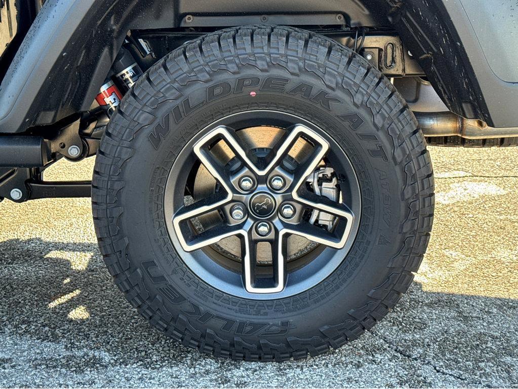 new 2025 Jeep Gladiator car, priced at $59,075